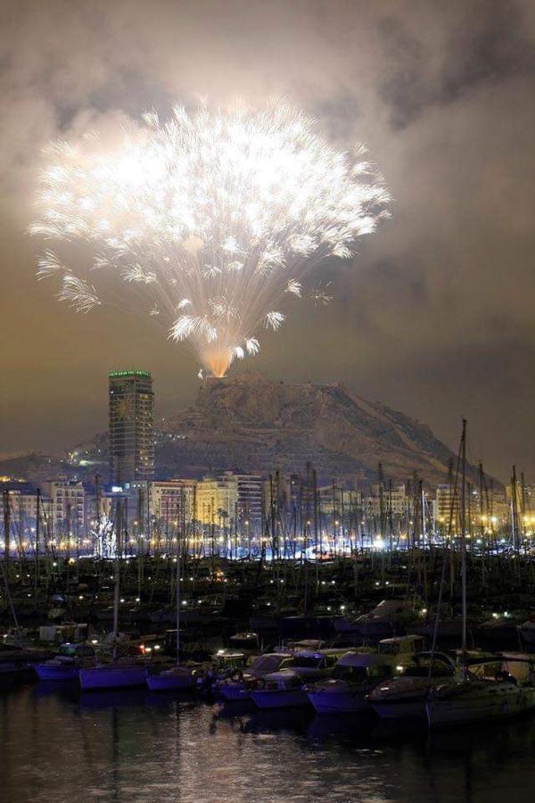 Charming Apartment In Alicante Near The Sea & City Center Buitenkant foto