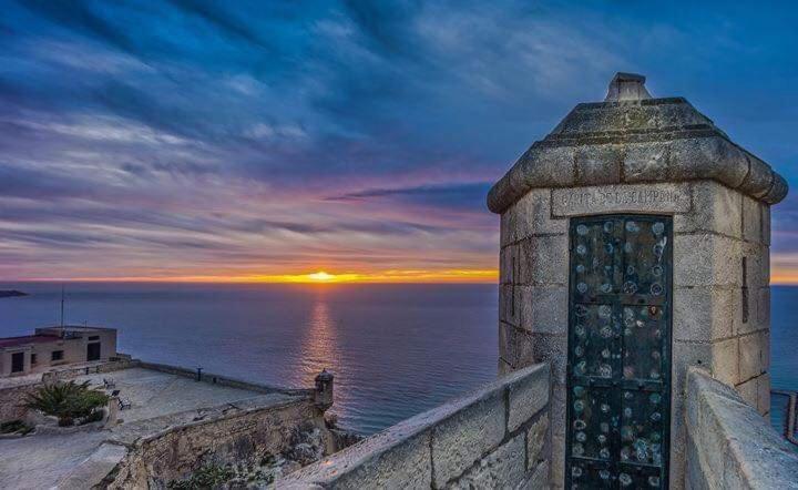 Charming Apartment In Alicante Near The Sea & City Center Buitenkant foto