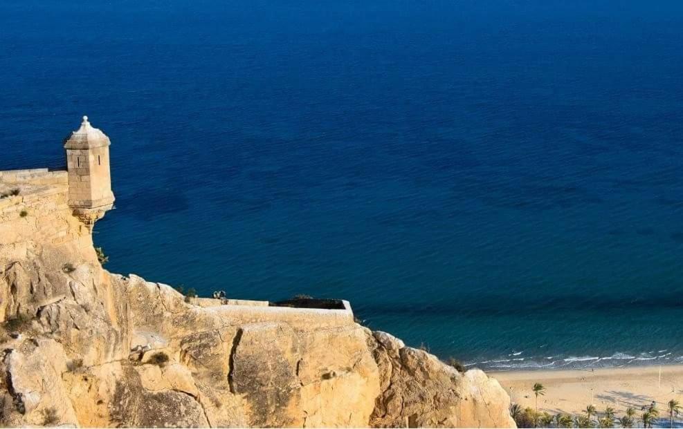Charming Apartment In Alicante Near The Sea & City Center Buitenkant foto